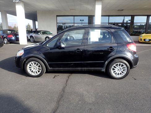 Used 2012 Suzuki SX4 AWD Hatchback image 2