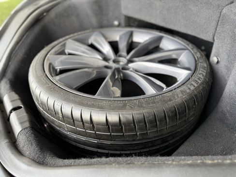 Used 2012 Tesla Model S Signature Performance image 11