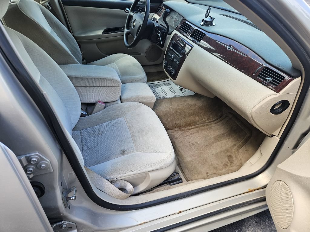 Used 2009 Chevrolet Impala LT FWD image 14