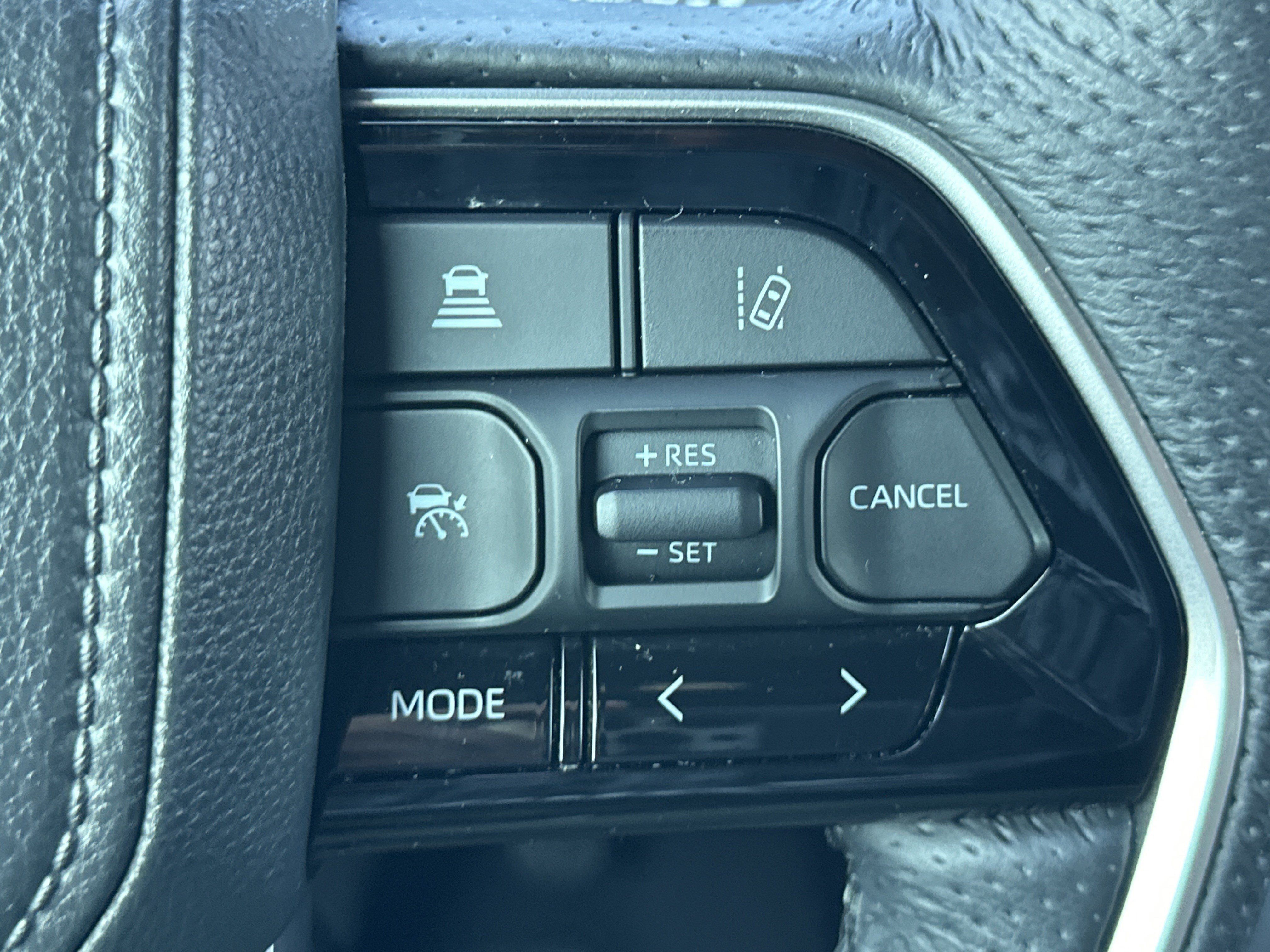 Used 2025 Toyota Sequoia Platinum AWD/4WD image 29