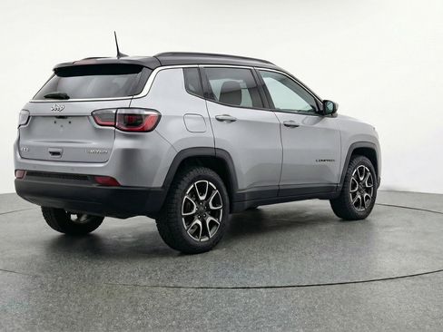 Used 2025 Jeep Compass Trailhawk AWD/4WD image 9