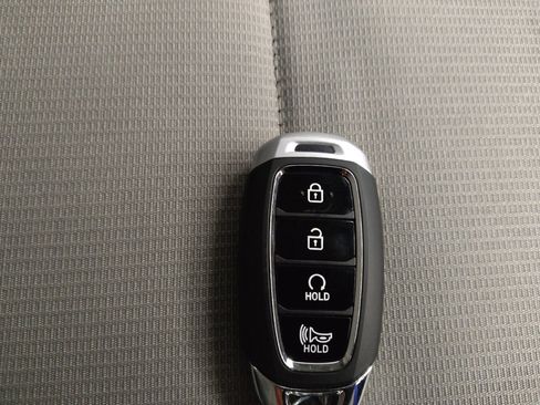 Used 2025 Hyundai Venue SEL image 32