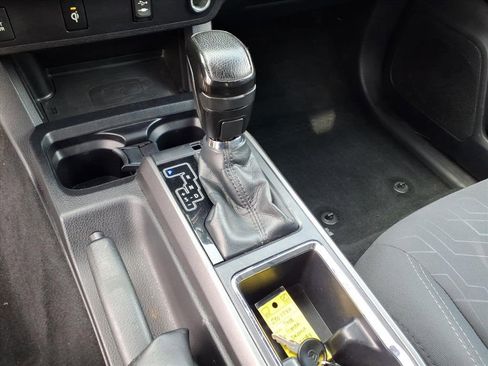 Used 2018 Toyota Tacoma TRD Sport image 25