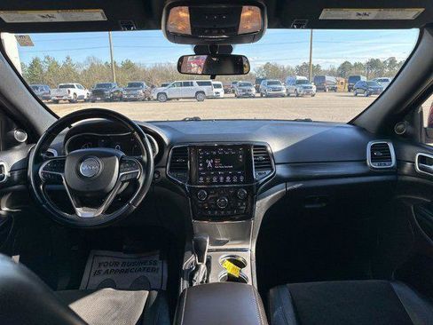 Certified 2021 Jeep Grand Cherokee Laredo X image 32