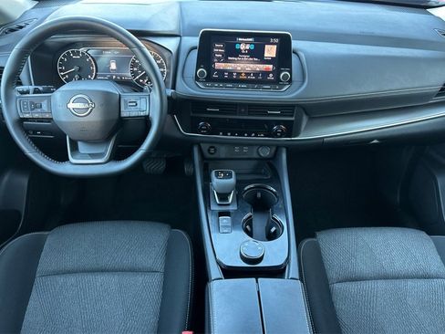 Used 2025 Nissan Rogue SV image 16