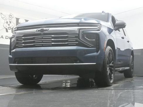 New 2025 Chevrolet Suburban Premier image 4