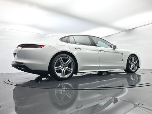 Used 2019 Porsche Panamera image 51