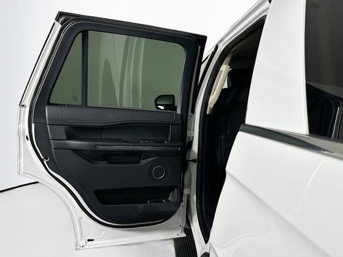 Used 2024 Ford Expedition XLT image 26