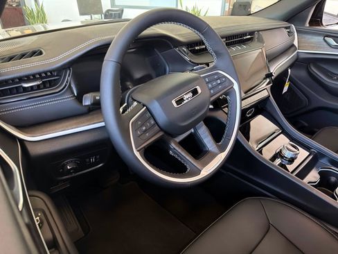 New 2026 Jeep Grand Cherokee Limited AWD/4WD image 10