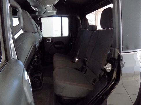 Certified 2024 Jeep Gladiator Rubicon w/ Technology Group image 19