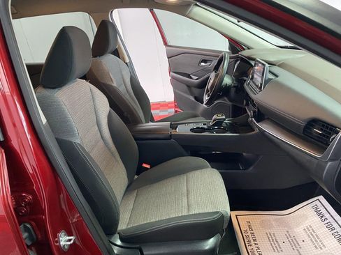 Used 2022 Nissan Rogue SV image 9