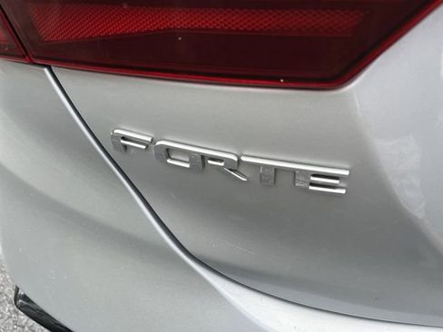 Used 2019 Kia Forte LXS FWD image 10