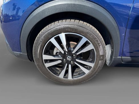 Used 2019 Nissan Kicks SR FWD image 9