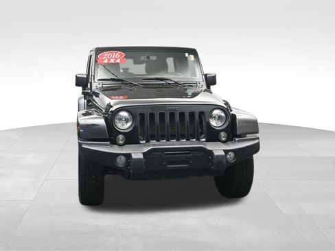 Used 2016 Jeep Wrangler Unlimited Sahara AWD/4WD image 8