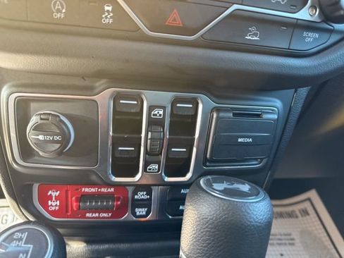 Used 2025 Jeep Wrangler Unlimited Rubicon image 15