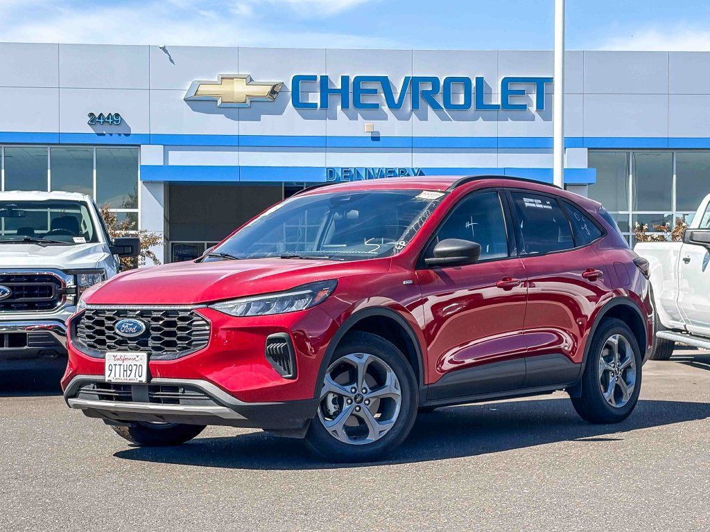 Used 2025 Ford Escape ST-Line AWD/4WD image 1