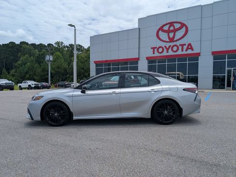 Used 2023 Toyota Camry XSE FWD image 2