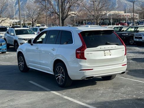 Used 2020 Volvo XC90 T6 Momentum image 5