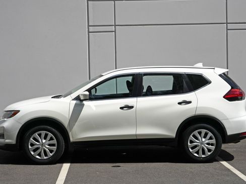 Used 2017 Nissan Rogue S AWD/4WD image 40