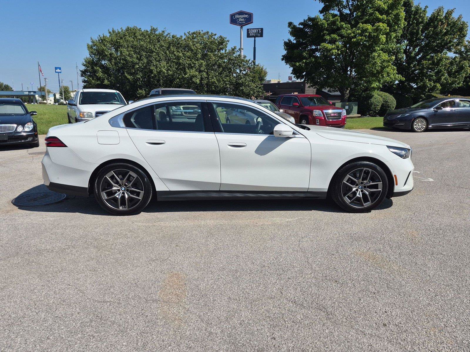 Used 2026 BMW 530i RWD image 6