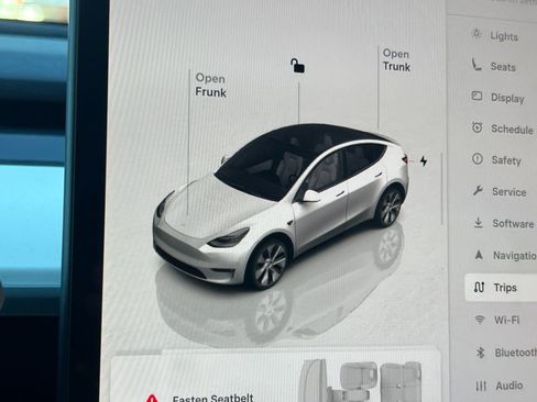 Used 2023 Tesla Model Y Long Range AWD/4WD image 27