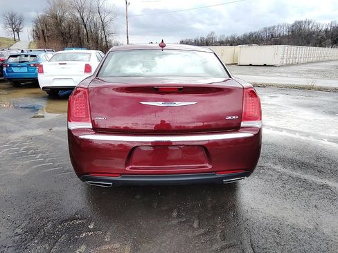 Used 2019 Chrysler 300 Touring L w/ Quick Order Package 22F image 4