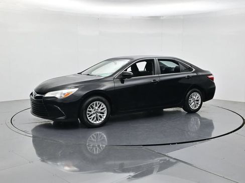 Used 2017 Toyota Camry LE FWD image 5