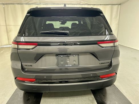 Used 2025 Jeep Grand Cherokee Limited w/ Black Appearance Package image 21