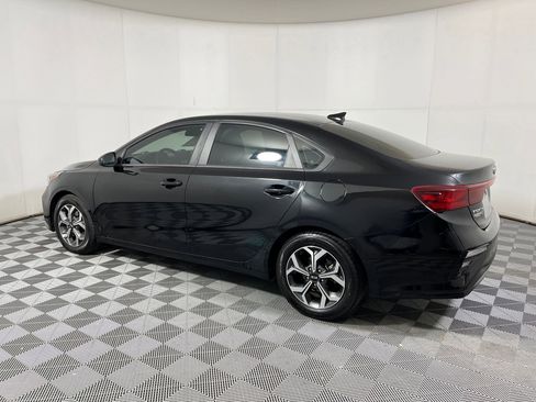 Used 2021 Kia Forte LXS image 2