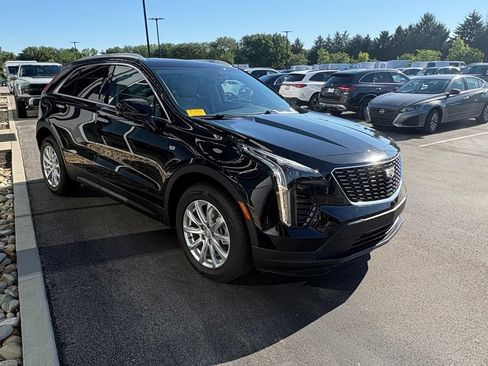 Used 2023 Cadillac XT4 Luxury w/ Cold Weather Package AWD/4WD image 4