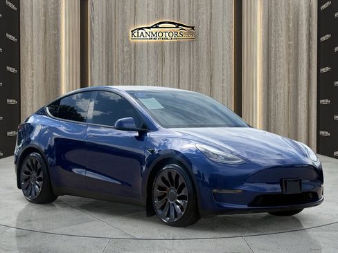 Used 2025 Tesla Model Y Performance AWD/4WD image 1