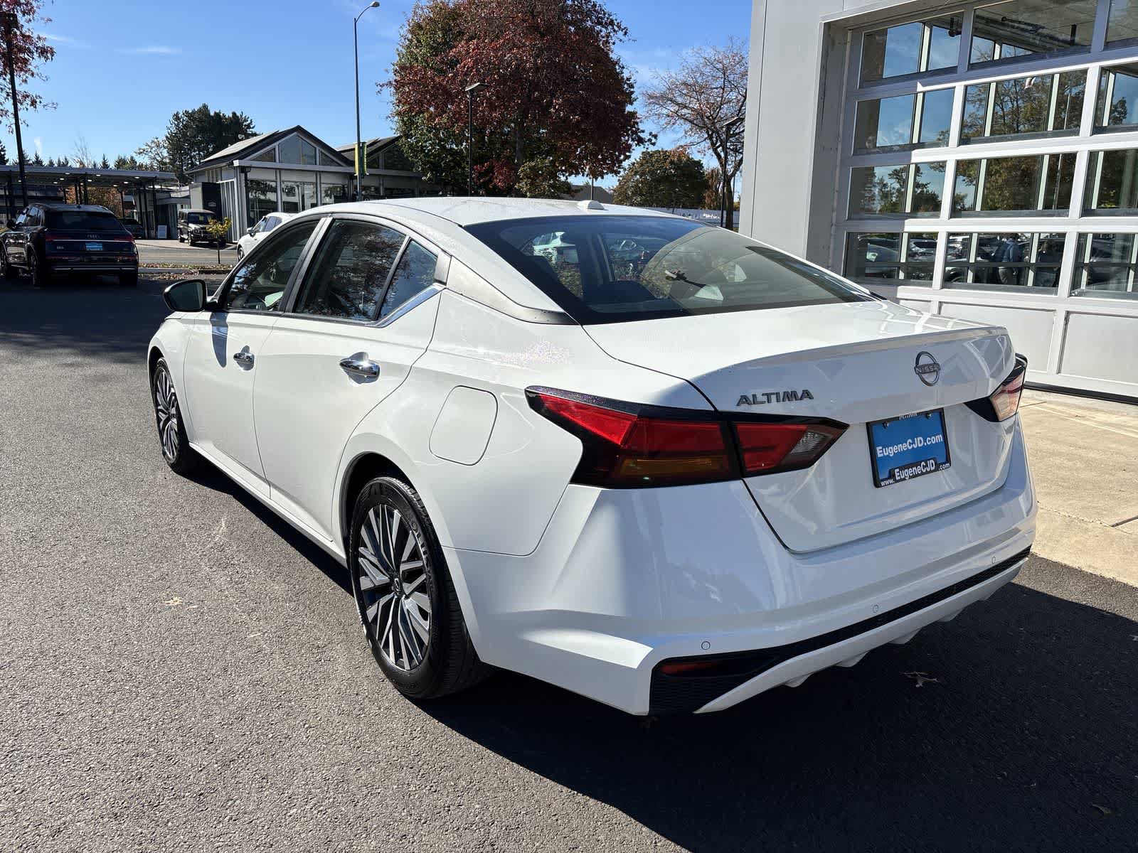 Used 2025 Nissan Altima 2.5 SV FWD image 3