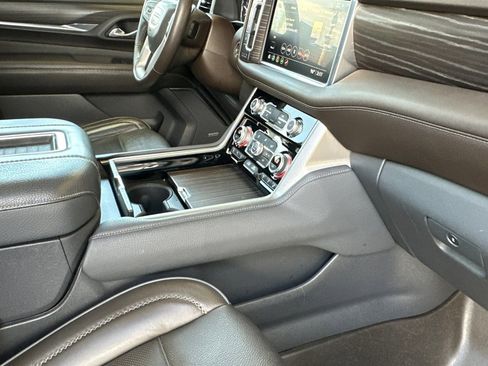 Certified 2021 GMC Yukon Denali w/ Denali Ultimate Package image 17