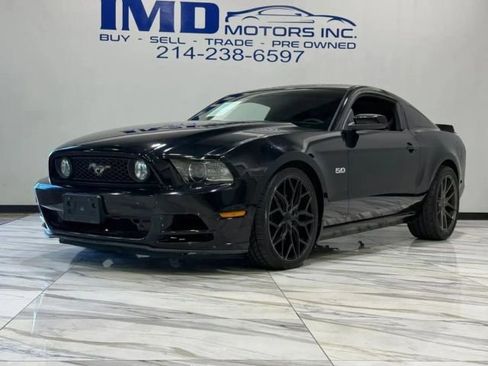 Used 2013 Ford Mustang GT image 2