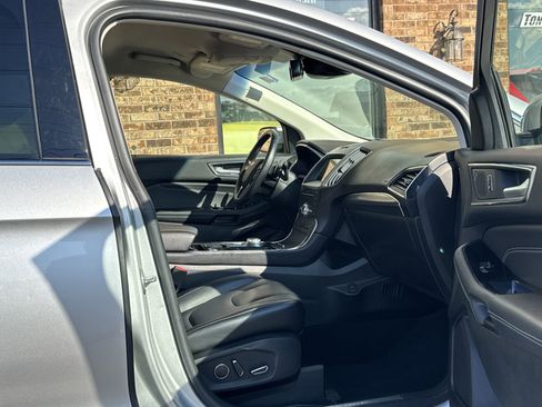 Used 2019 Ford Edge Titanium image 13