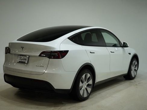 Used 2023 Tesla Model Y Long Range image 7