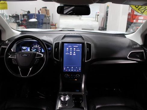 Used 2022 Ford Edge SEL image 2