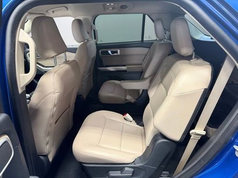 Used 2022 Ford Explorer XLT w/ Equipment Group 202A AWD/4WD image 18