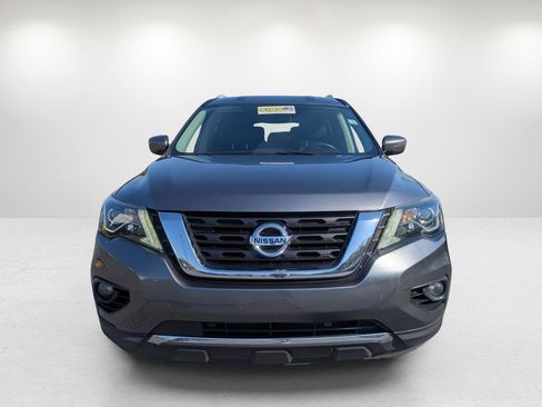 Used 2017 Nissan Pathfinder SV image 2