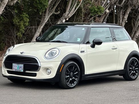Used 2016 MINI Cooper 2-Door Hardtop image 8
