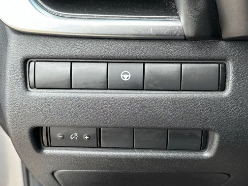 Used 2023 Nissan Rogue SV FWD image 24