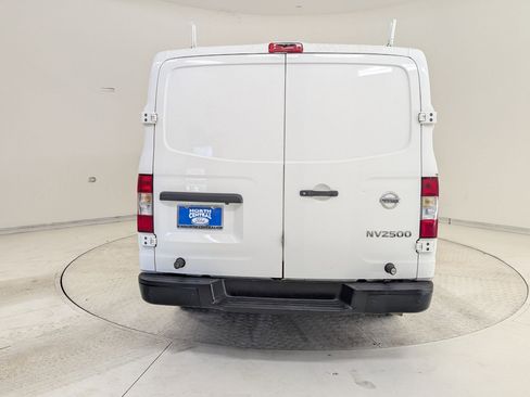 Used 2018 Nissan NV 2500 SV image 9