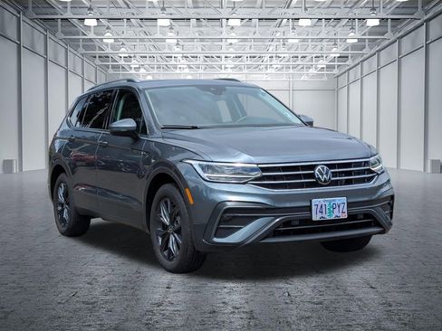 Certified 2024 Volkswagen Tiguan SE w/ Panoramic Sunroof Package AWD/4WD image 7