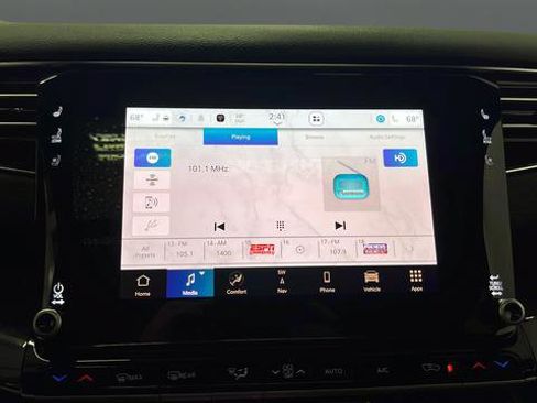 Used 2023 Jeep Wagoneer L 4WD w/ Premium Group I image 40