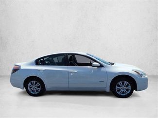 Used 2011 Nissan Altima Hybrid Sedan w/ Premium Pkg FWD video 4