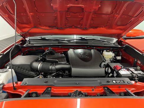 Used 2018 Toyota Tacoma TRD Off-Road image 28