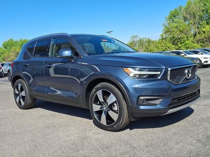 Used 2021 Volvo XC40 T5 Momentum w/ Premium Package