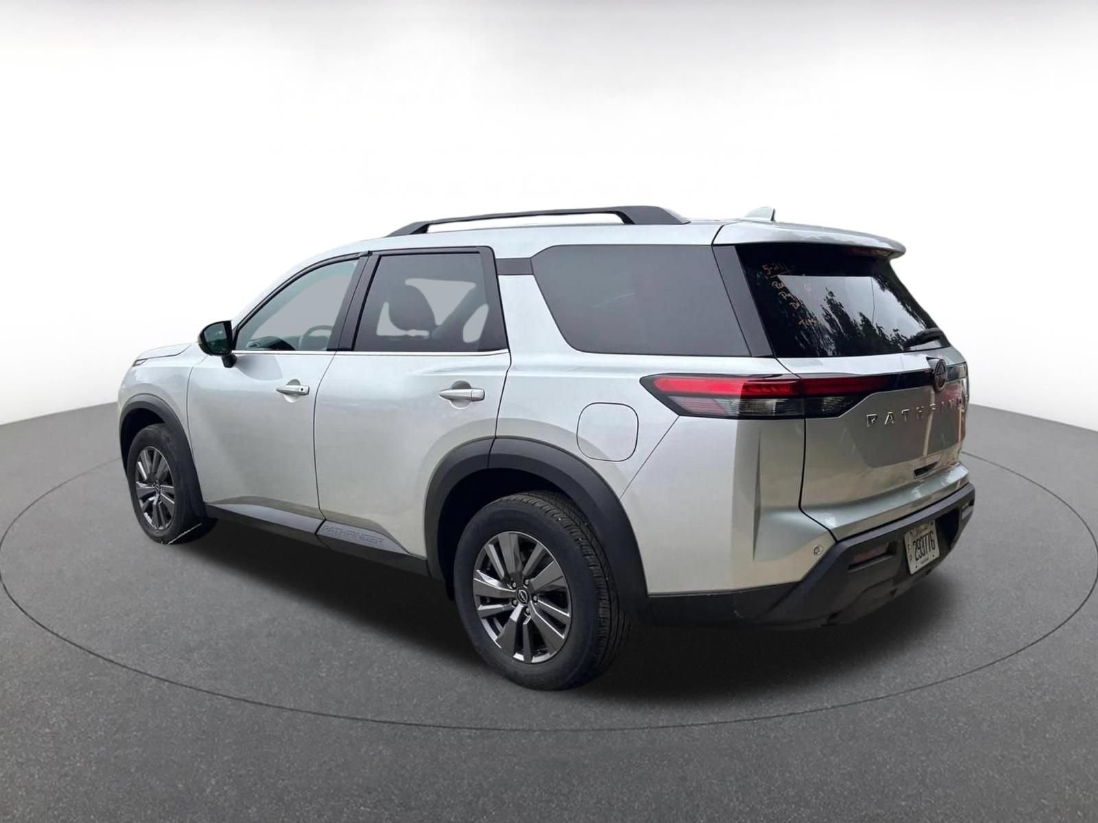 Used 2025 Nissan Pathfinder SV AWD/4WD image 10