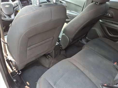 Used 2020 Chevrolet Trax LS w/ Tint and Cruise Package AWD/4WD image 8