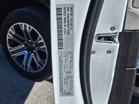 Used 2024 Jeep Wagoneer Series II w/ Flexible Seating Group image 28